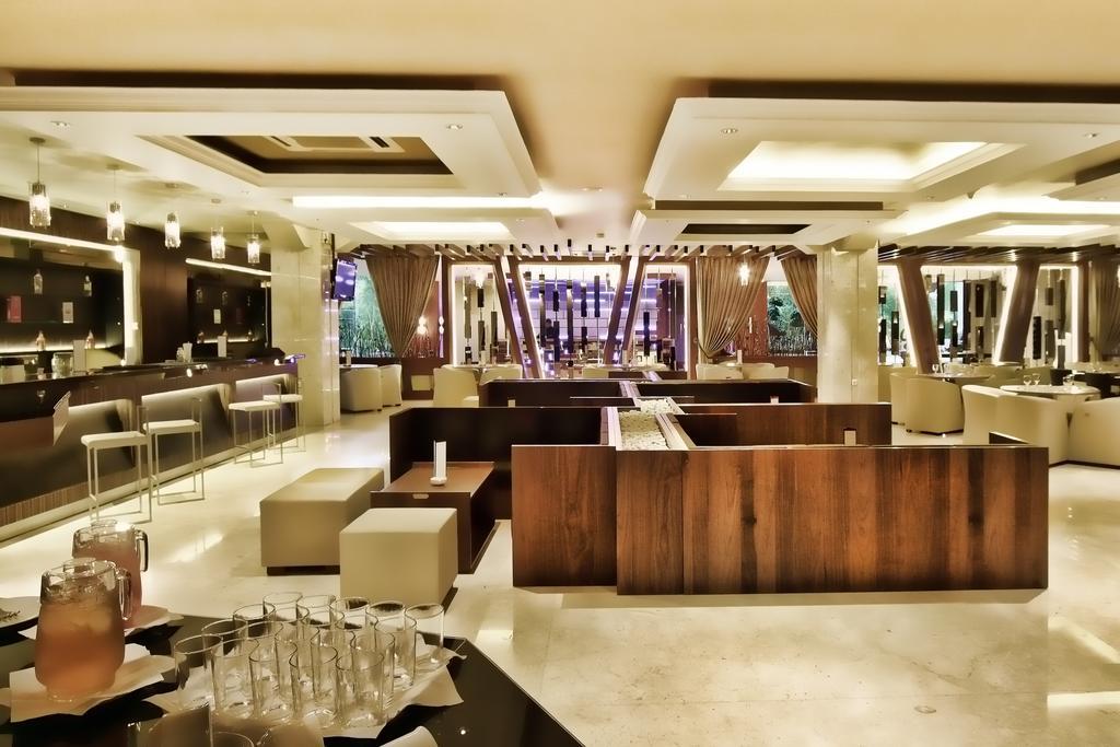 Grand Delta Hotel Медан Екстериор снимка